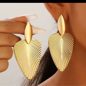 Elegant Gold Leaf Earrings